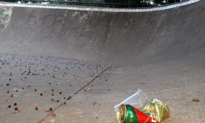 Arredores de pista de skate concentram uso de bebida e vandalismo