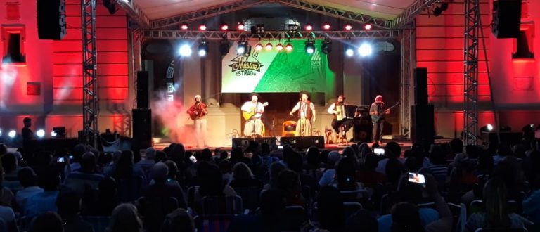 Rede Fan+César Oliveira&Rogério Melo = Praça do Chatodô lotada