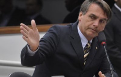 Bolsonaro diz que usará decreto para conceder posse de arma