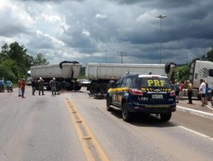 BR-290: acidente mata dois motociclistas