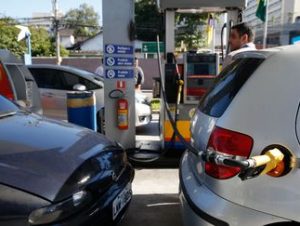 Petrobras eleva em 1,12% preço da gasolina nesta quinta