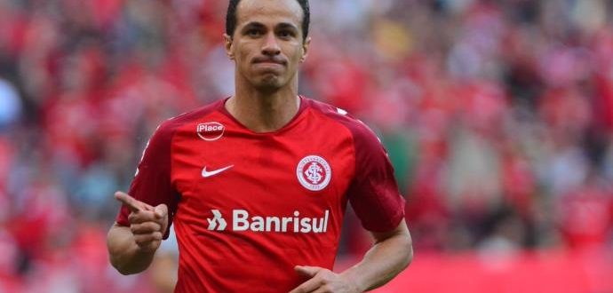 Inter anuncia a saída de Leandro Damião