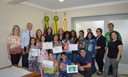 Prefeitura reconhece melhores desenhos da Trilha Ecológica