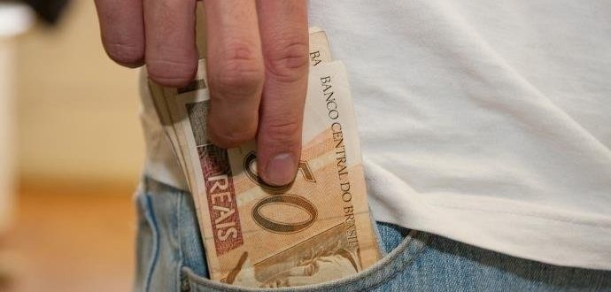 Trabalhador tem até sexta (28) para sacar até R$ 954 do abono salarial