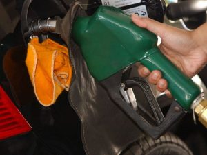 Petrobras sobe R$ 0,07 o litro da gasolina nas distribuidoras