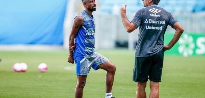 Léo Moura aceita proposta para renovar com o Grêmio