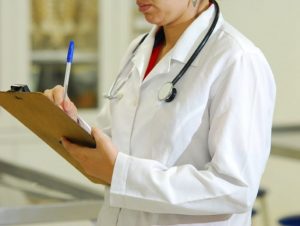 Prefeitura não paga médica e ela abandona atendimento