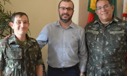 Novo comandante do 13º GAC visita a Câmara