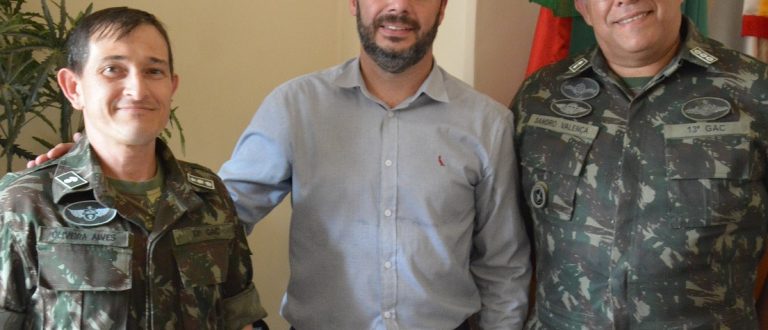 Novo comandante do 13º GAC visita a Câmara