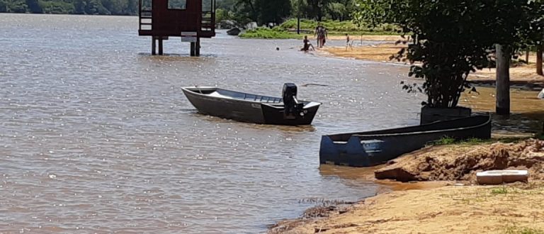 Rio Jacuí invade a Praia Nova em Cachoeira