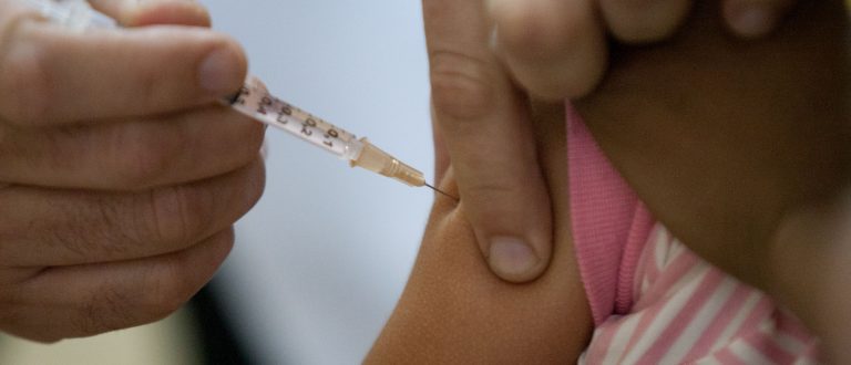 Vacinação contra a gripe começa em 10 de abril para crianças e gestantes