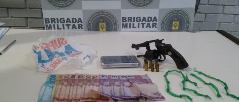 BM detém homem com drogas e arma no Bairro Quinta