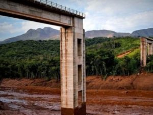 Buscas por sobreviventes em Brumadinho são retomadas, diz Defesa Civil