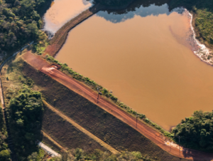 Nove pessoas são resgatadas da lama com vida em Brumadinho