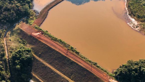 Nove pessoas são resgatadas da lama com vida em Brumadinho