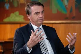 Bolsonaro assina decreto que facilita posse de armas