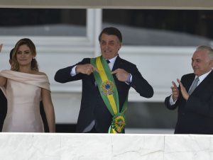 Michelle Bolsonaro discursa em libras no Parlatório antes de marido