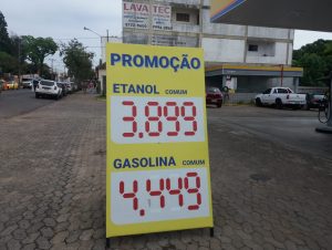 Litro da gasolina comum baixa para R$ 4,44 em Cachoeira