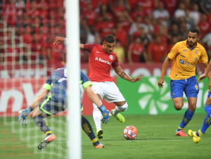 Inter leva virada e perde para o Pelotas na estreia dos titulares