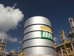 Petrobras reduz de novo preço da gasolina, que não baixa nos postos