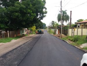 Asfalto chega à Rua Santos Filho no Bairro Santa Helena