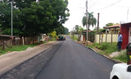 Asfalto chega à Rua Santos Filho no Bairro Santa Helena