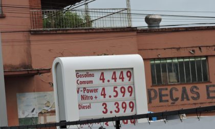 Preço do litro da gasolina chega a R$ 4,44 em Cachoeira