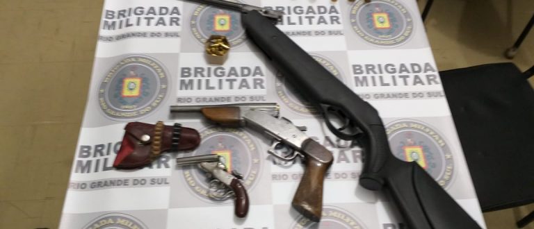 Brigada recolhe armas e munições no Bairro Bom Retiro