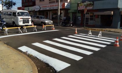 Faixas de segurança são pintadas na área central