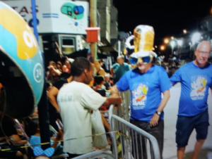 Prefeito perde popularidade, mas pula Carnaval