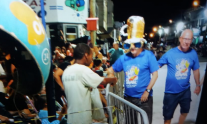 Prefeito perde popularidade, mas pula Carnaval