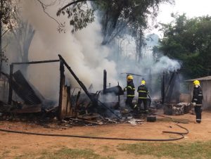 Incêndio destrói casa no Bairro Bom Retiro