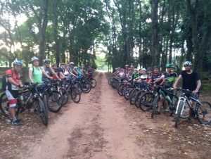 Ciclistas se preparam para a Quartalada – Estrada do Lixão