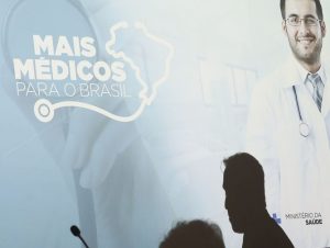 Cuba oferece retorno e trabalho a médicos que ficaram no Brasil