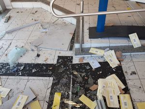 Quadrilha explode caixas de agência bancária em Pantano Grande