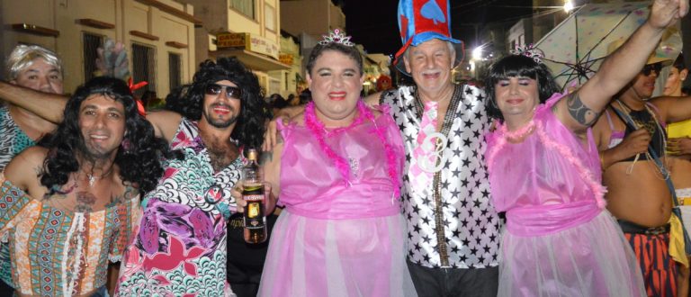 Carnaval: Virgens desfilam nesta sexta. Escolas neste sábado