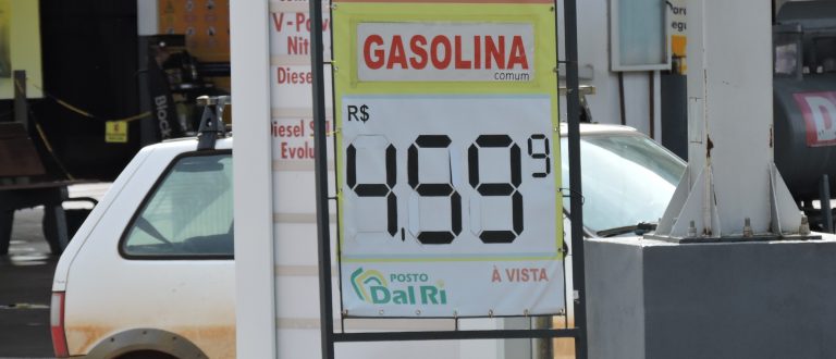 Litro da gasolina comum chega a R$ 4,59 em Cachoeira