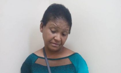 Mulher é presa com droga escondida no corpo