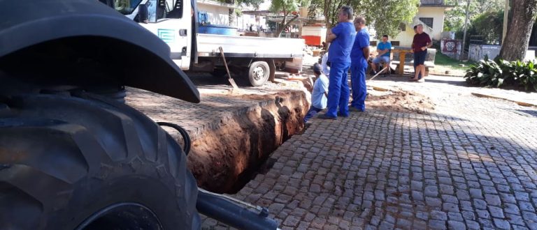 Corsan realiza obra na Andrade Neves