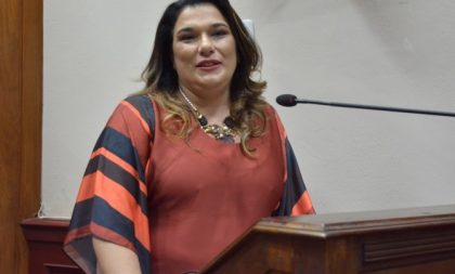 Promotora Giani Saad recebe título de Cidadã Honorária da Câmara