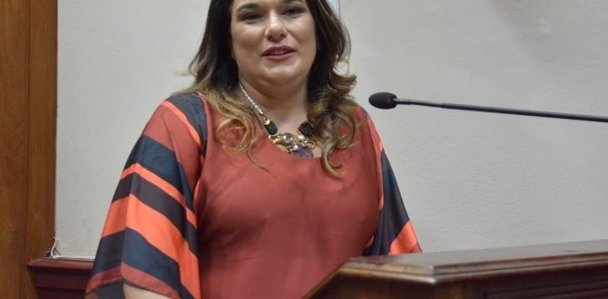 Promotora Giani Saad recebe título de Cidadã Honorária da Câmara