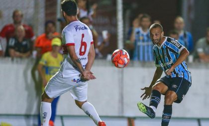 Grêmio controla o jogo, mas empata com o São Luiz em 0 a 0