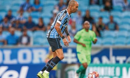 Grêmio fica no empate sem gols e avança no Gauchão