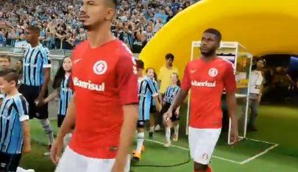 Equipes em campo! Bola rolando no Grenal 418