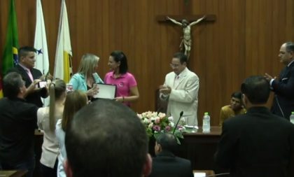 Câmara presta homenagem pela passagem do Dia da Mulher