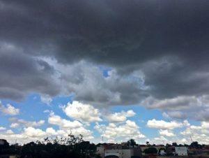 Calor se mantém assim como chuva até o final de semana