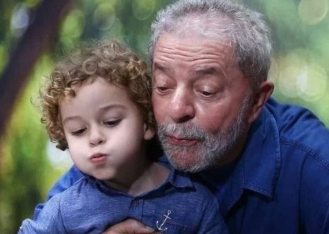 Lula consegue saída para velório de neto em SP