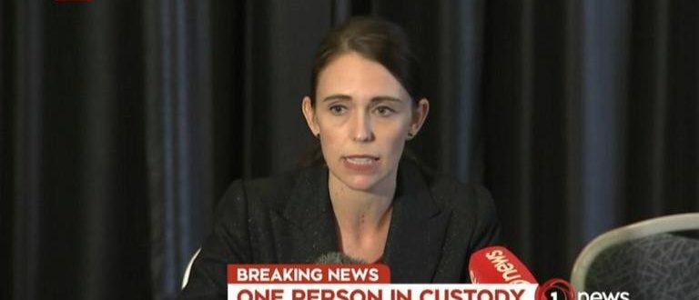 Primeira-ministra diz que Nova Zelândia passa por dia “dos mais sombrios” após ataques