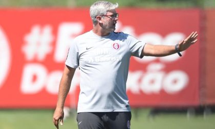 Odair mantém mistério sobre escalação do Inter para o Grenal