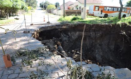 Moradores da Rua Esperanto aguardam por conserto de canalização